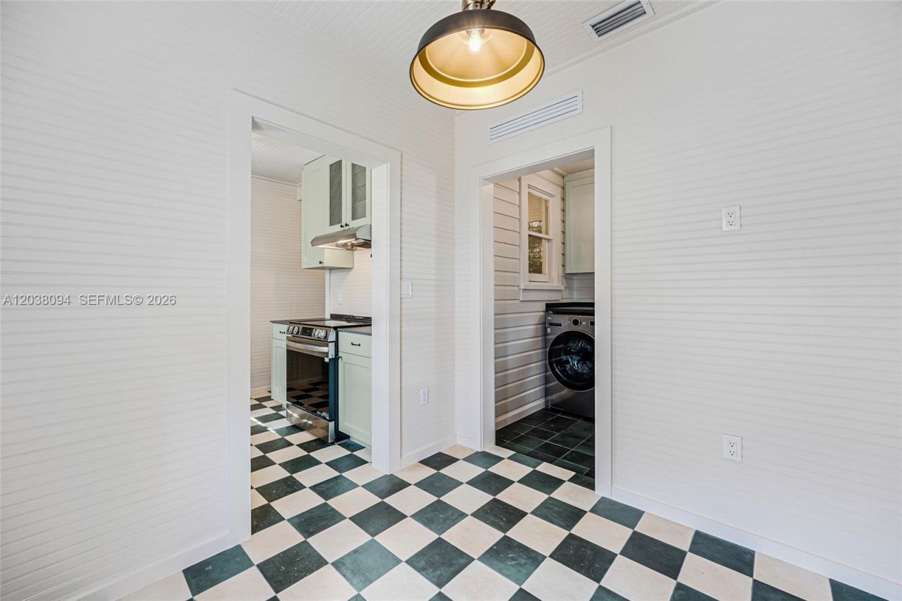 3826 Oak Ave , Unit 3826, Miami, FL 33133 Photo