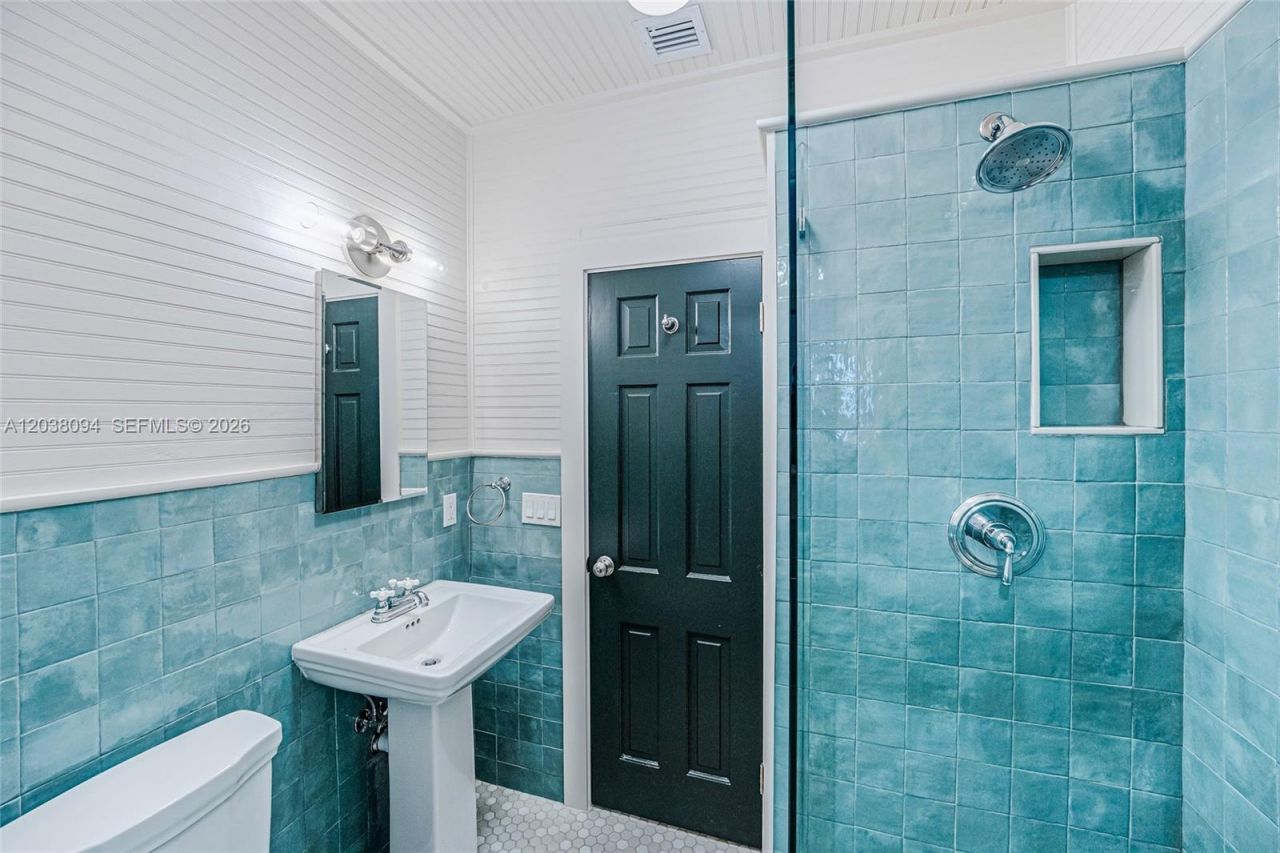 3826 Oak Ave , Unit 3826, Miami, FL 33133 Photo