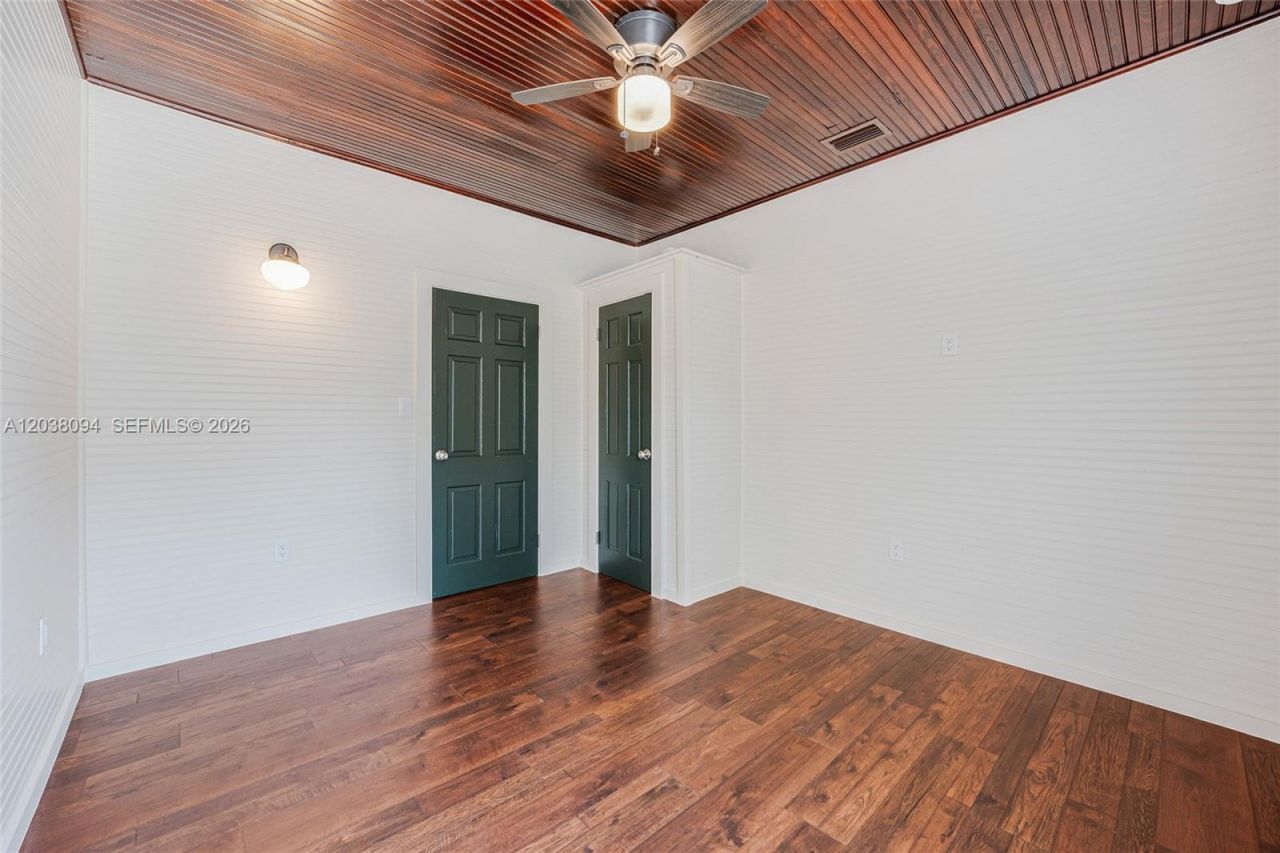 3826 Oak Ave , Unit 3826, Miami, FL 33133 Photo