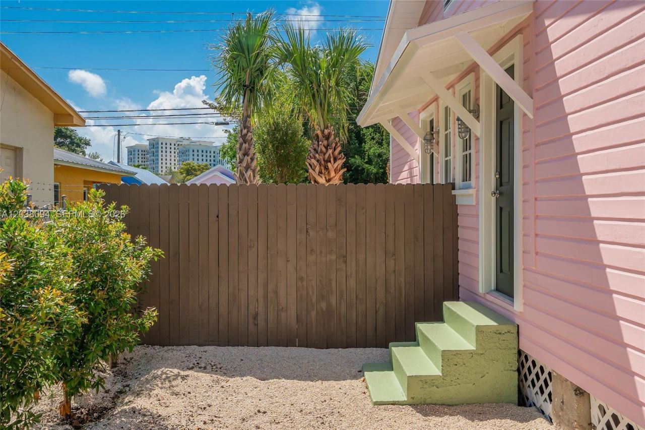 3826 Oak Ave , Unit 3826, Miami, FL 33133 Photo