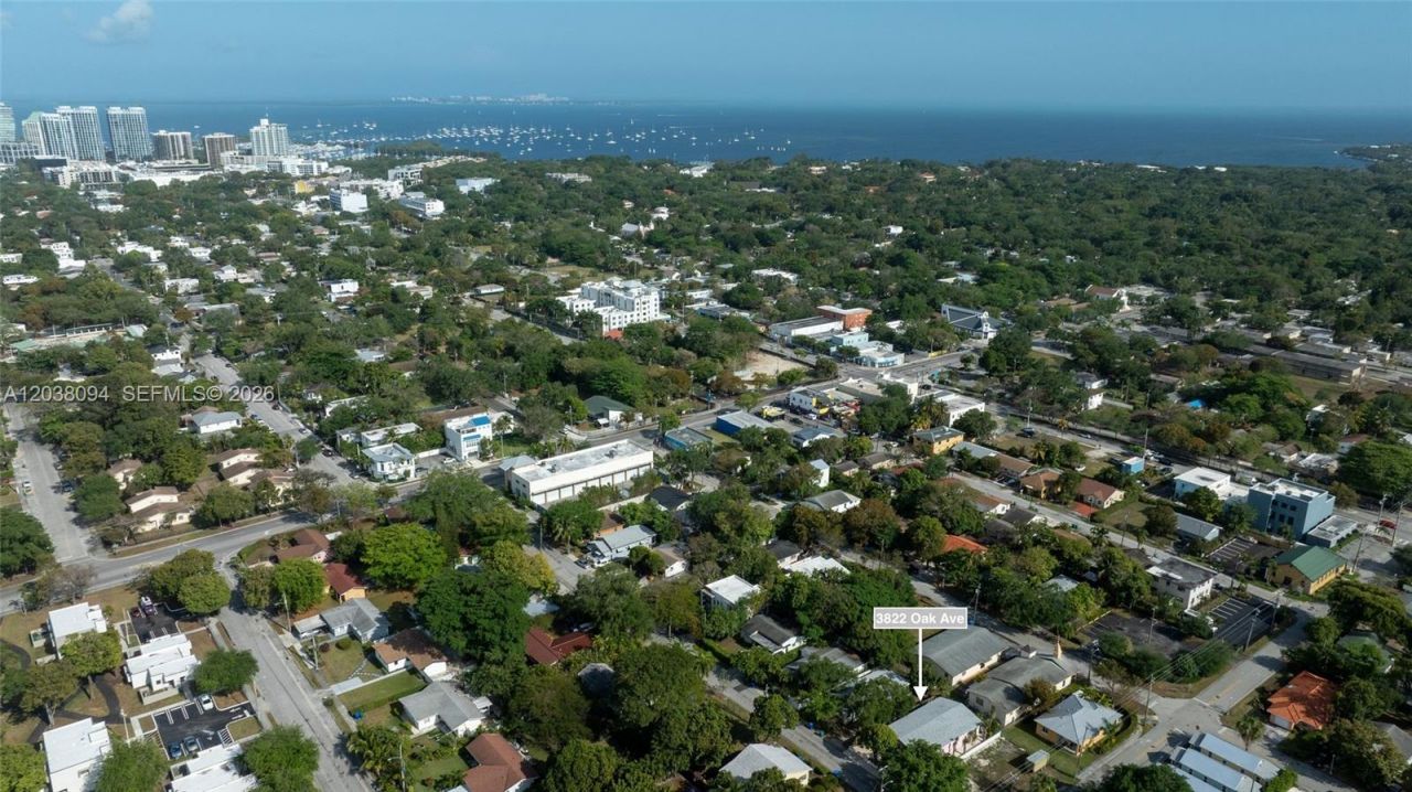 3826 Oak Ave , Unit 3826, Miami, FL 33133 Photo
