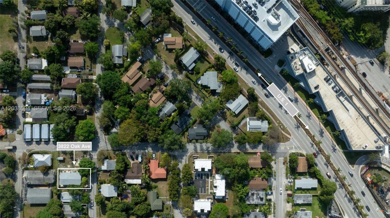 3826 Oak Ave , Unit 3826, Miami, FL 33133 Photo