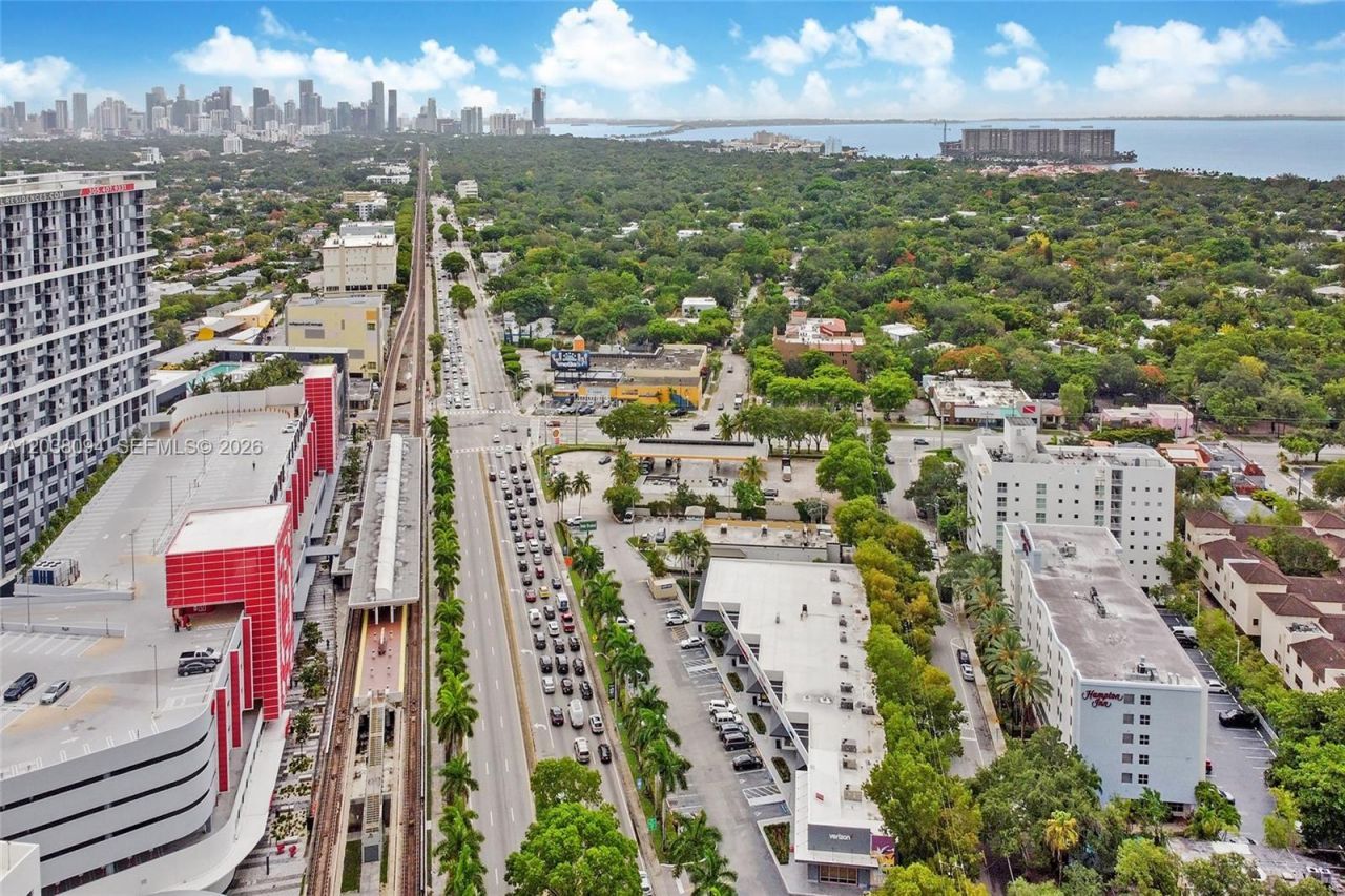 3826 Oak Ave , Unit 3826, Miami, FL 33133 Photo