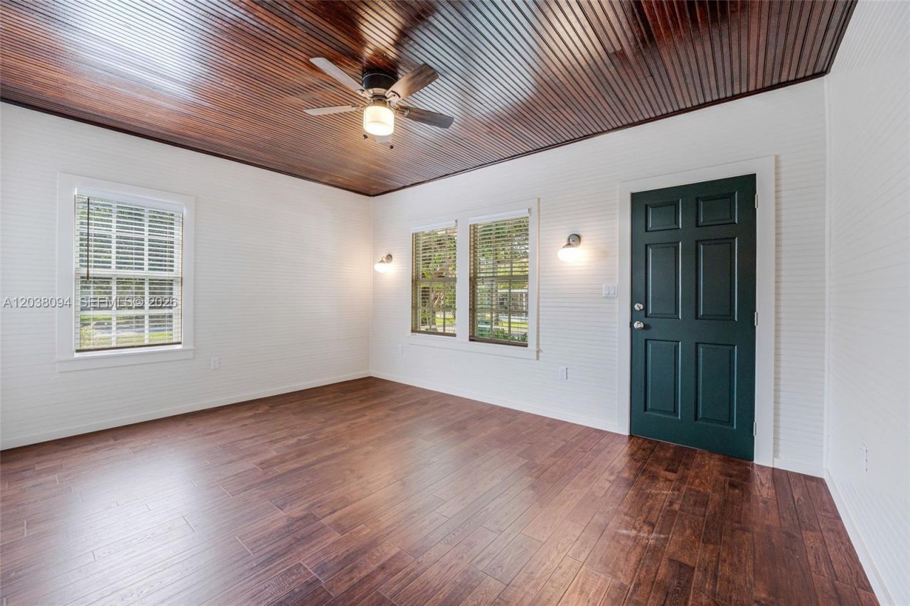 3826 Oak Ave , Unit 3826, Miami, FL 33133 Photo