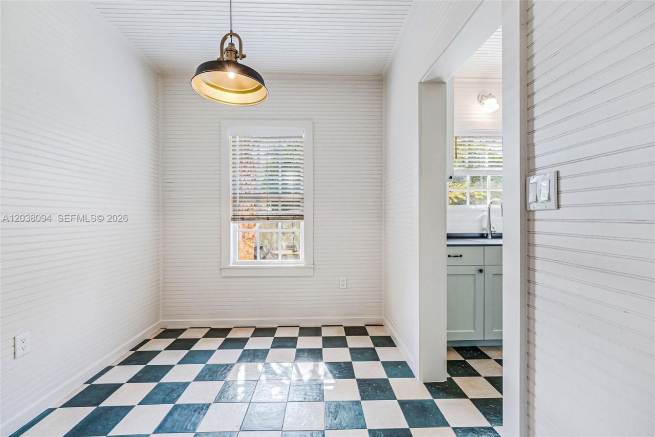 3826 Oak Ave , Unit 3826, Miami, FL 33133 Photo