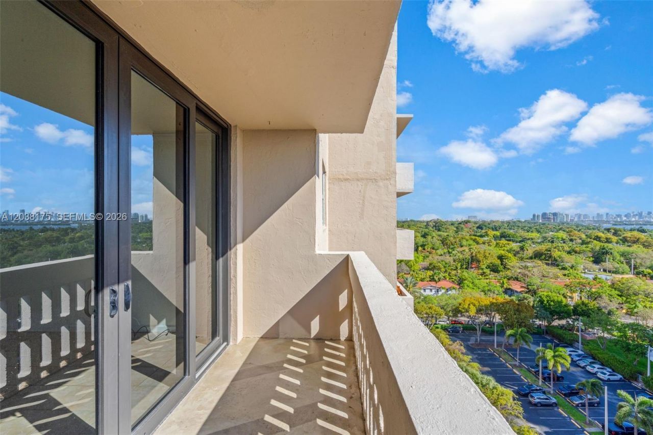 90 Edgewater Dr , Unit 1216, Coral Gables, FL 33133 Photo