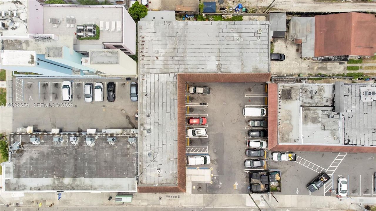 425 , Miami, FL 33128 Photo