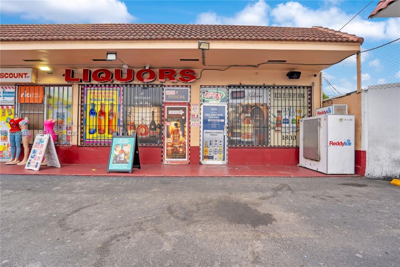 425 , Miami, FL 33128 Photo