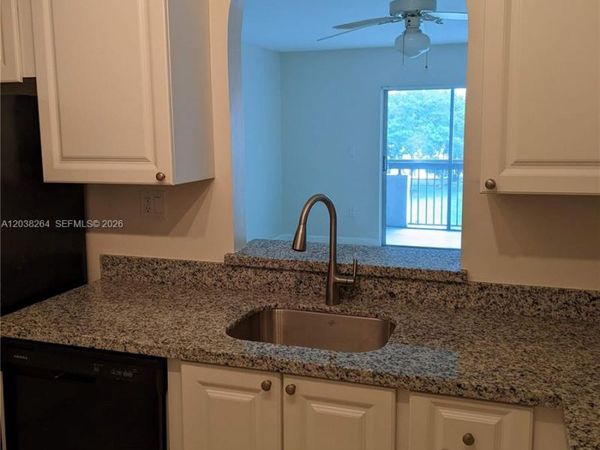 711 N Pine Island Rd, Unit 314, Plantation, FL 33324