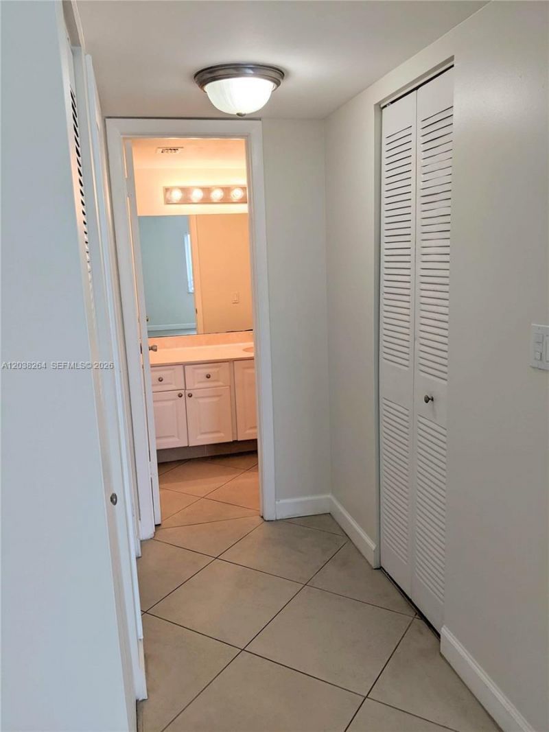 711 N Pine Island Rd, Unit 314, Plantation, FL 33324 Photo