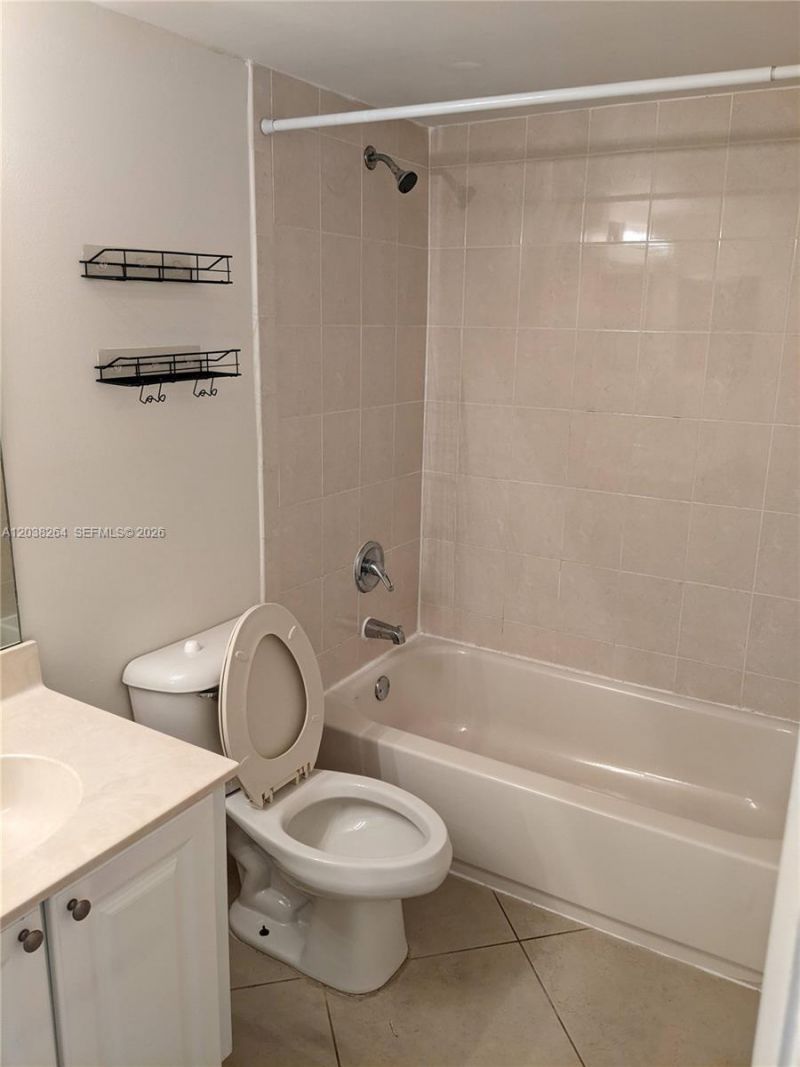 711 N Pine Island Rd, Unit 314, Plantation, FL 33324 Photo