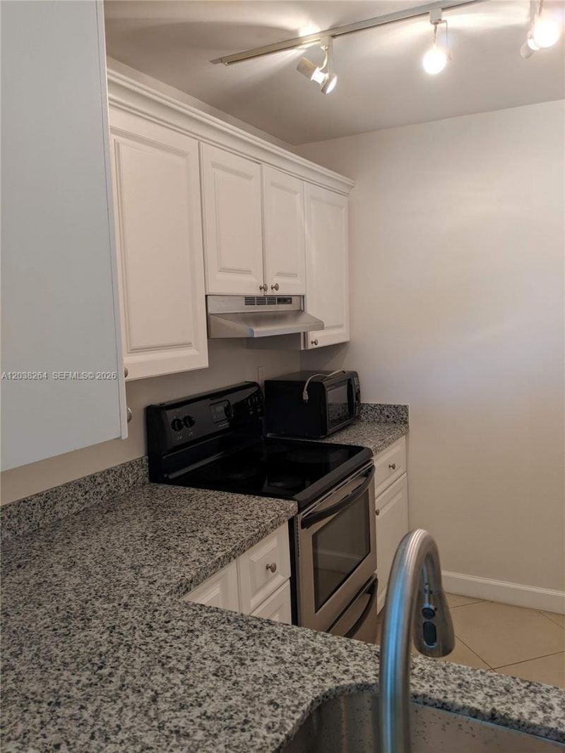 711 N Pine Island Rd, Unit 314, Plantation, FL 33324 Photo