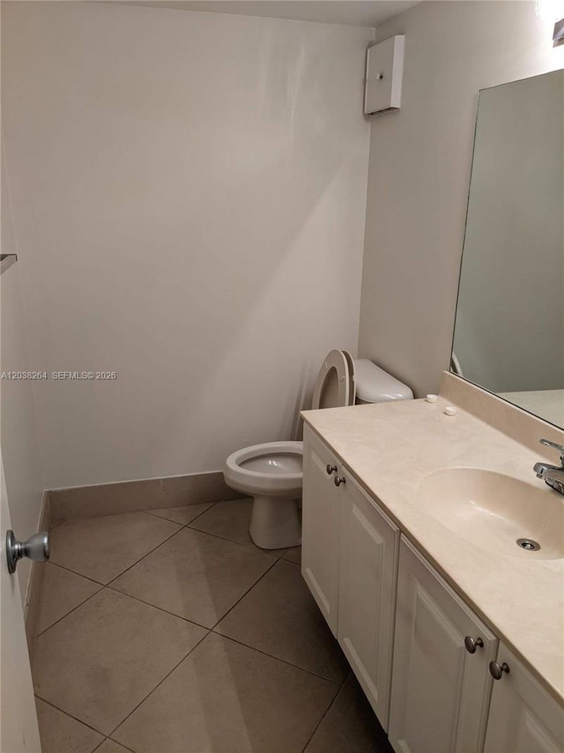 711 N Pine Island Rd, Unit 314, Plantation, FL 33324 Photo