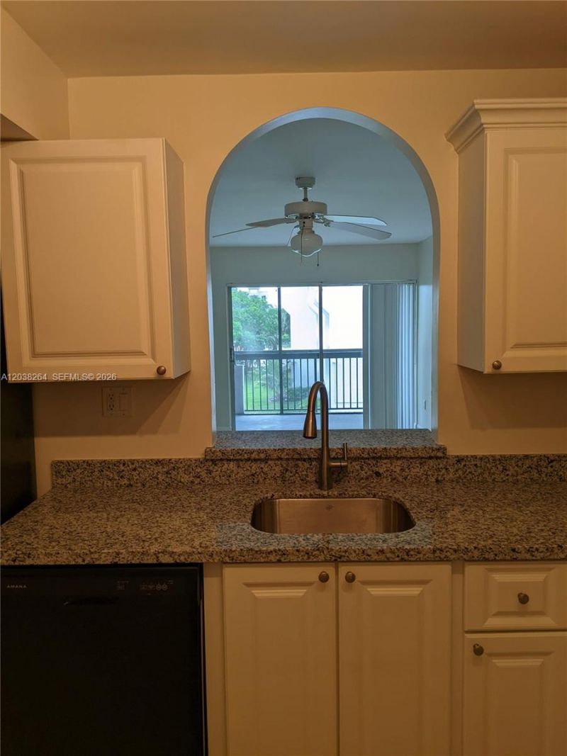711 N Pine Island Rd, Unit 314, Plantation, FL 33324 Photo