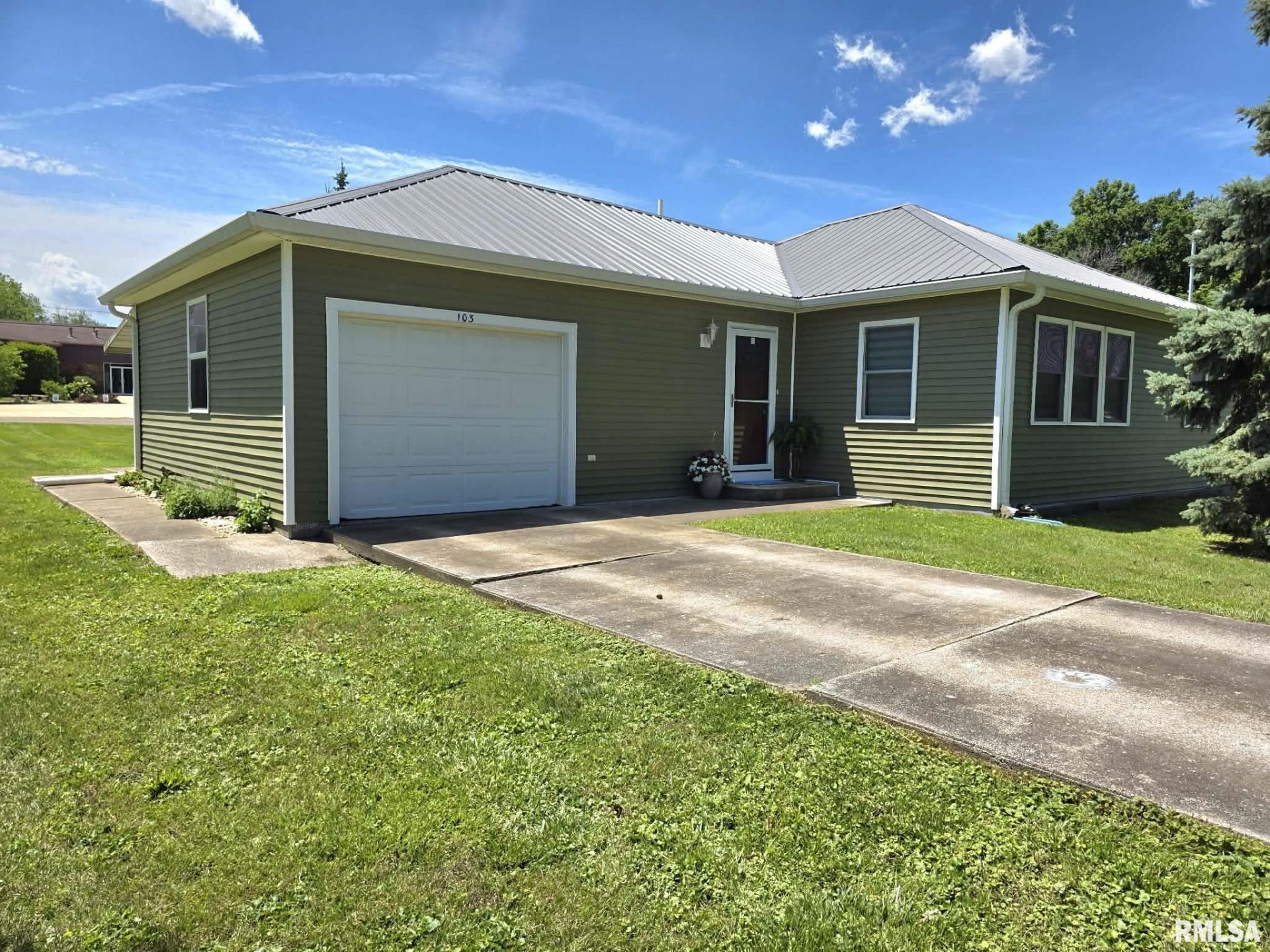 103 W Jefferson Street, Camp Point, IL 62320 Main Photo