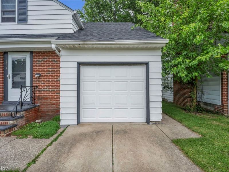 421 E 255th, Euclid, OH 44132 Photo 2