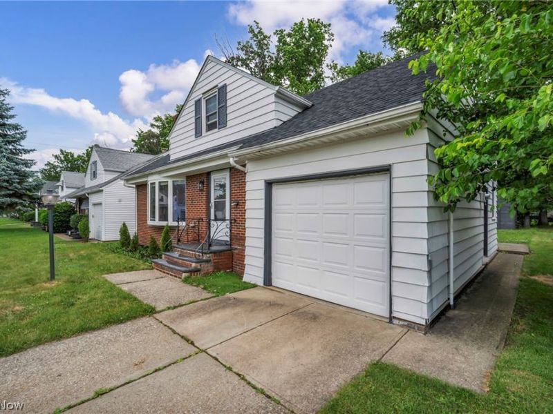 421 E 255th, Euclid, OH 44132 Photo 3