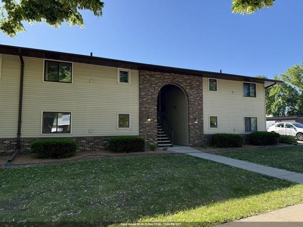 1755 MARICOPA DRIVE, Unit B, Oshkosh, WI 54904