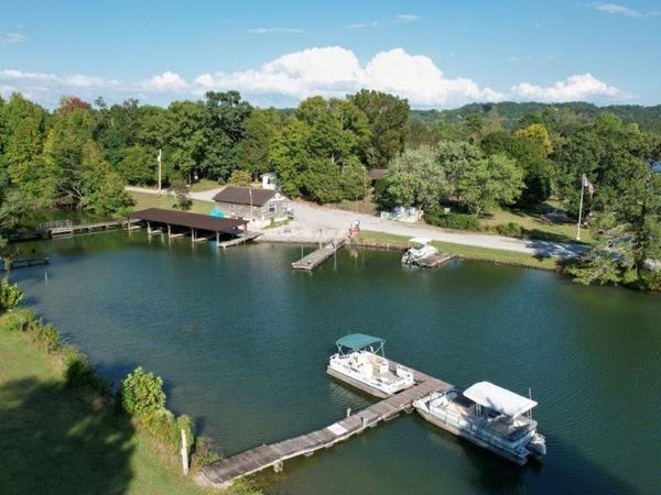1093 Piney Point Road , Spring City, TN 37381