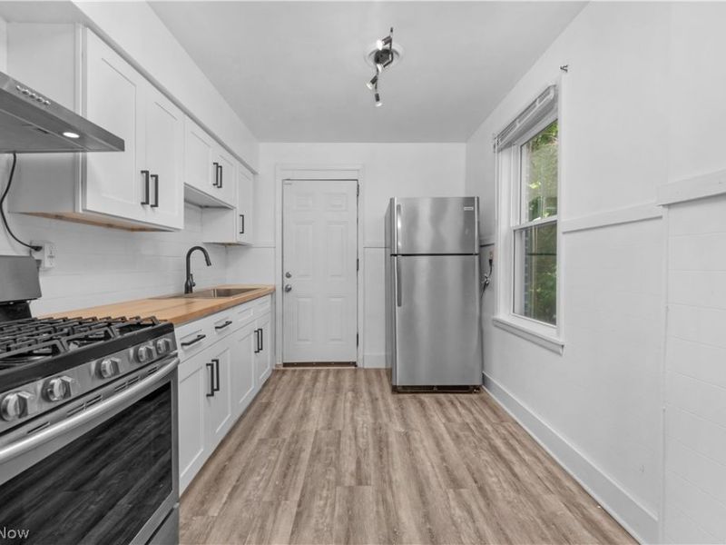 8005 Lake Avenue , Cleveland, OH 44102 Photo 10