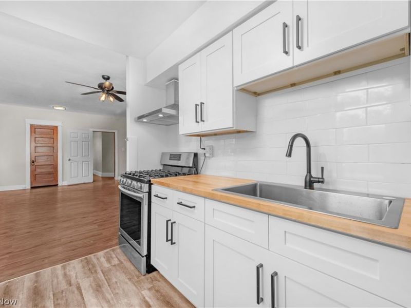 8005 Lake Avenue , Cleveland, OH 44102 Photo 11
