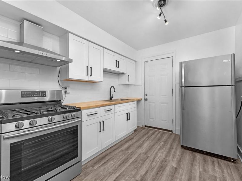 8005 Lake Avenue , Cleveland, OH 44102 Photo 12