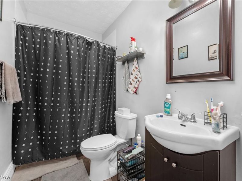 8005 Lake Avenue , Cleveland, OH 44102 Photo 17