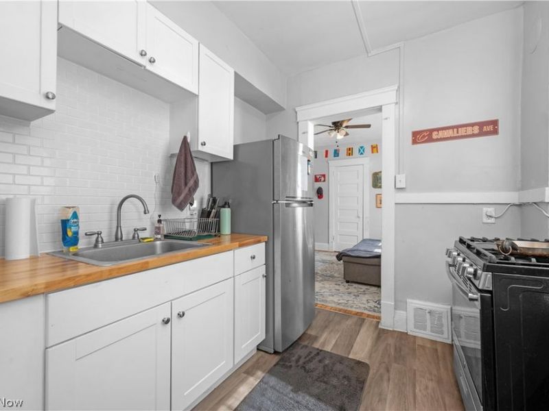 8005 Lake Avenue , Cleveland, OH 44102 Photo 18