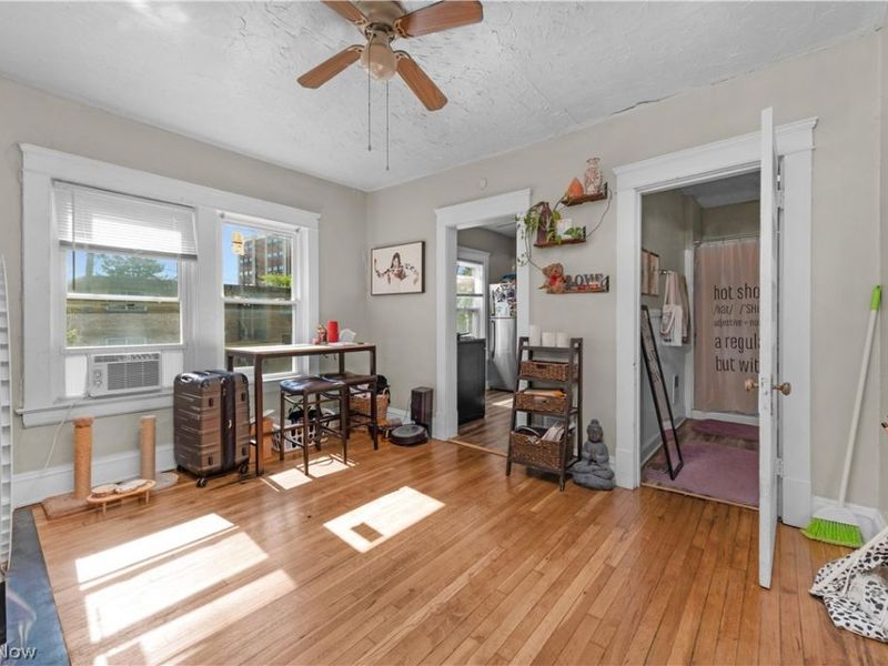 8005 Lake Avenue , Cleveland, OH 44102 Photo 21