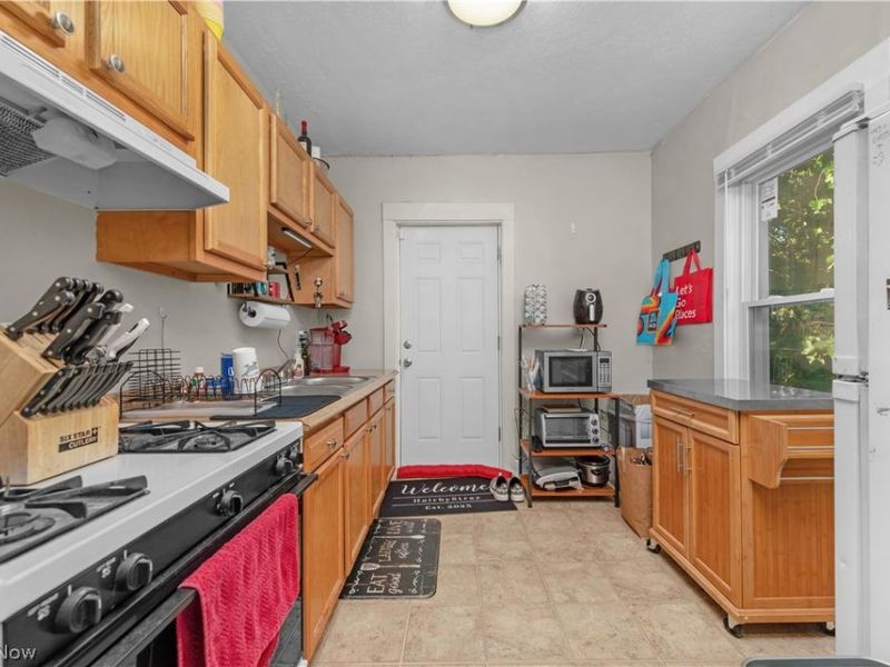 8005 Lake Avenue , Cleveland, OH 44102 Photo 28