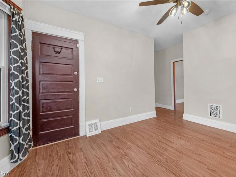 8005 Lake Avenue , Cleveland, OH 44102 Photo 5