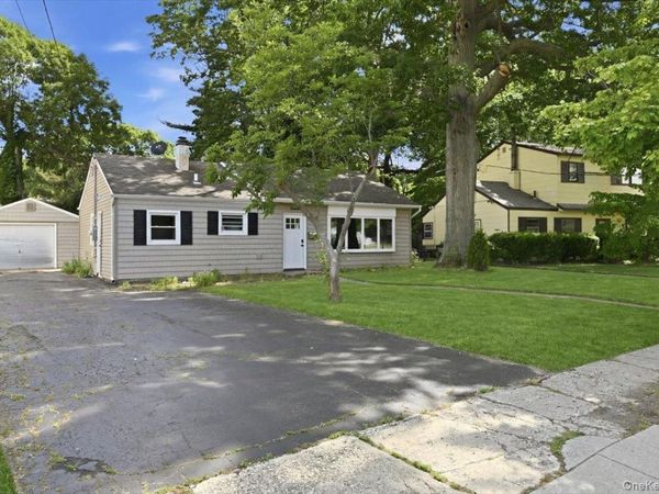 7 Surrey Road , Massapequa, NY 11758