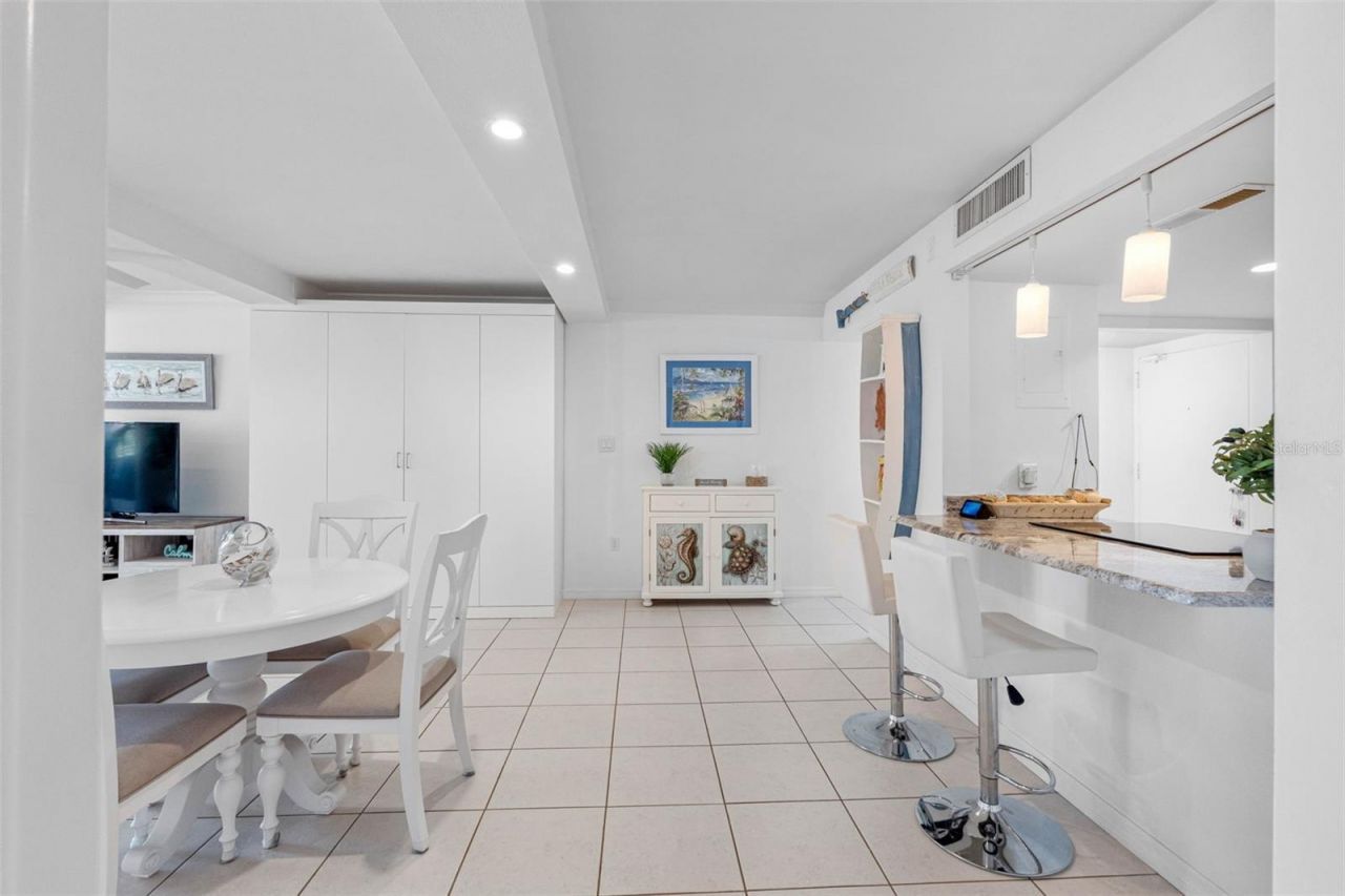 17920 Gulf Boulevard, Unit 302, Redington Shores, FL 33708 Photo