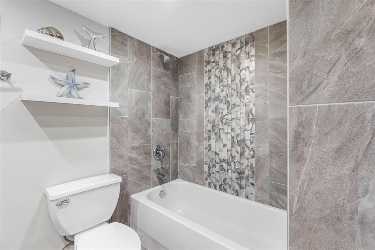 17920 Gulf Boulevard, Unit 302, Redington Shores, FL 33708 Photo