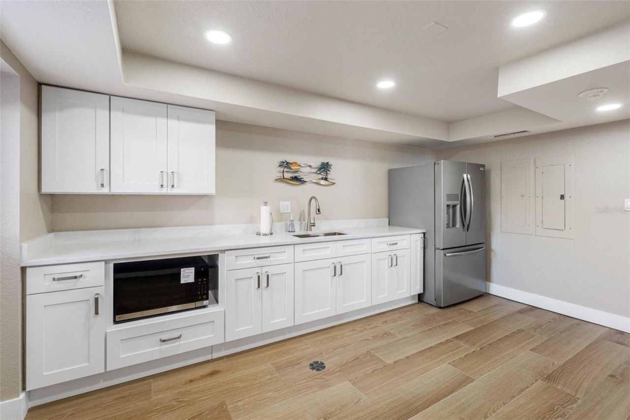 17920 Gulf Boulevard, Unit 302, Redington Shores, FL 33708 Photo