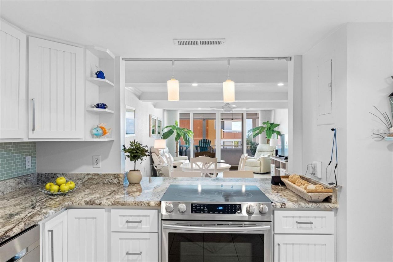 17920 Gulf Boulevard, Unit 302, Redington Shores, FL 33708 Photo