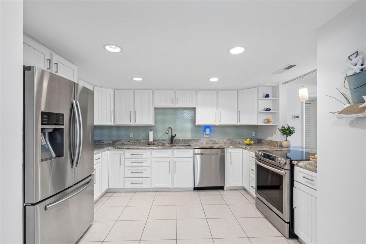17920 Gulf Boulevard, Unit 302, Redington Shores, FL 33708 Photo