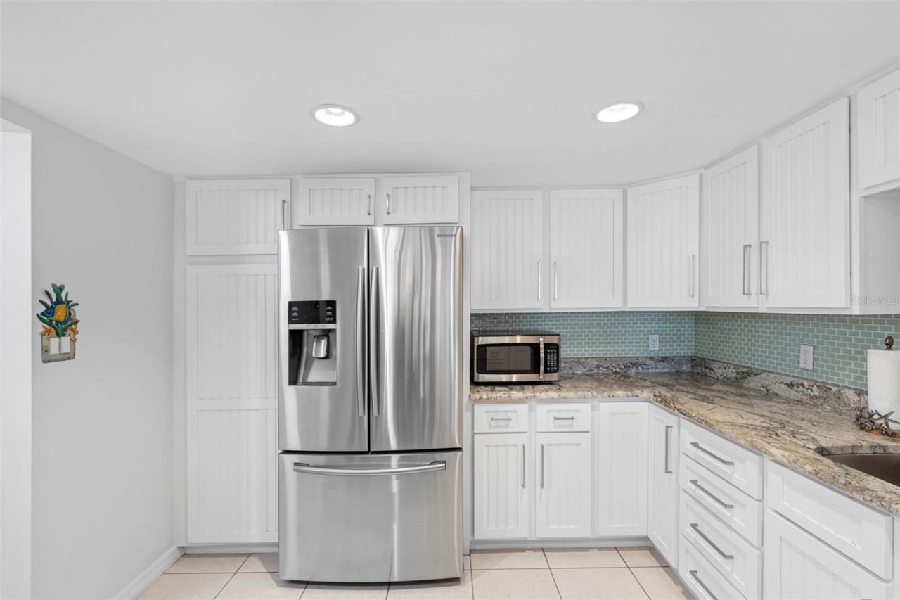 17920 Gulf Boulevard, Unit 302, Redington Shores, FL 33708 Photo