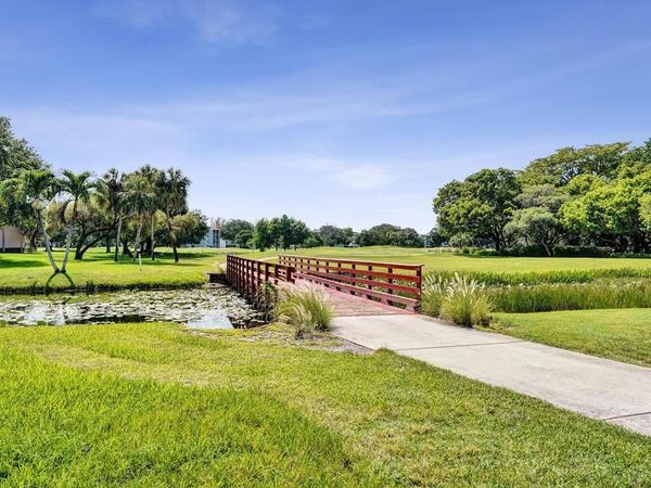 9430 Tangerine Place, Davie, FL 33324