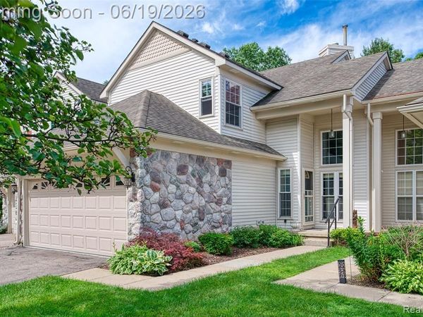 1021 Calpernia, Wixom, MI 48393