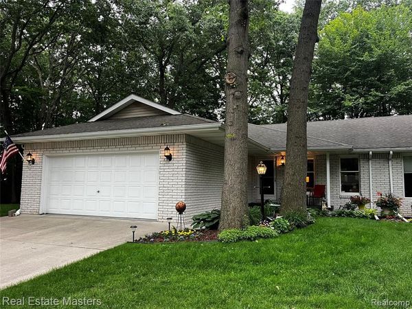 3880 BUTTERNUT Court , Port Huron, MI 48060