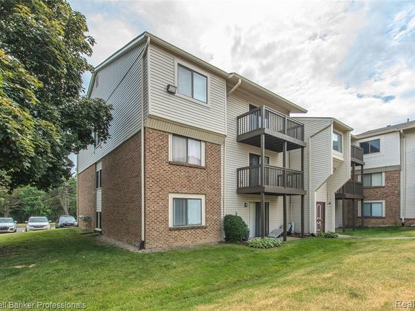 30078 W 12 Mile Rd, Farmington Hills, MI 48334