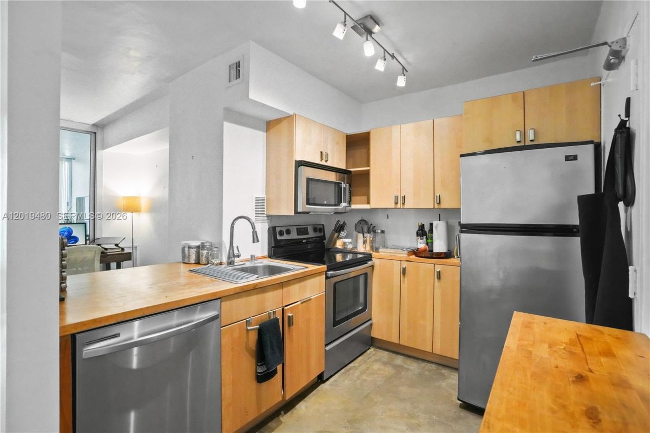 1200 West Ave, Unit 819, Miami Beach, FL 33139 Photo