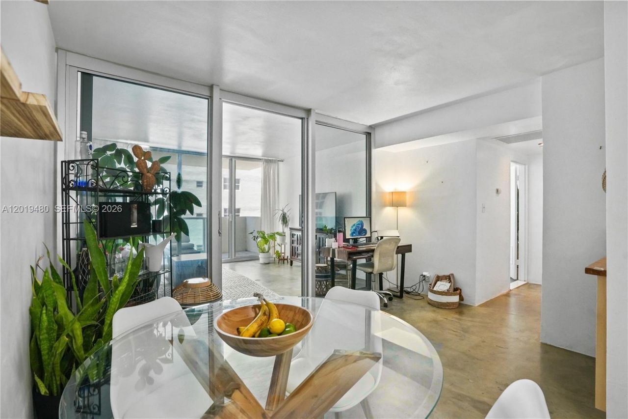 1200 West Ave, Unit 819, Miami Beach, FL 33139 Photo