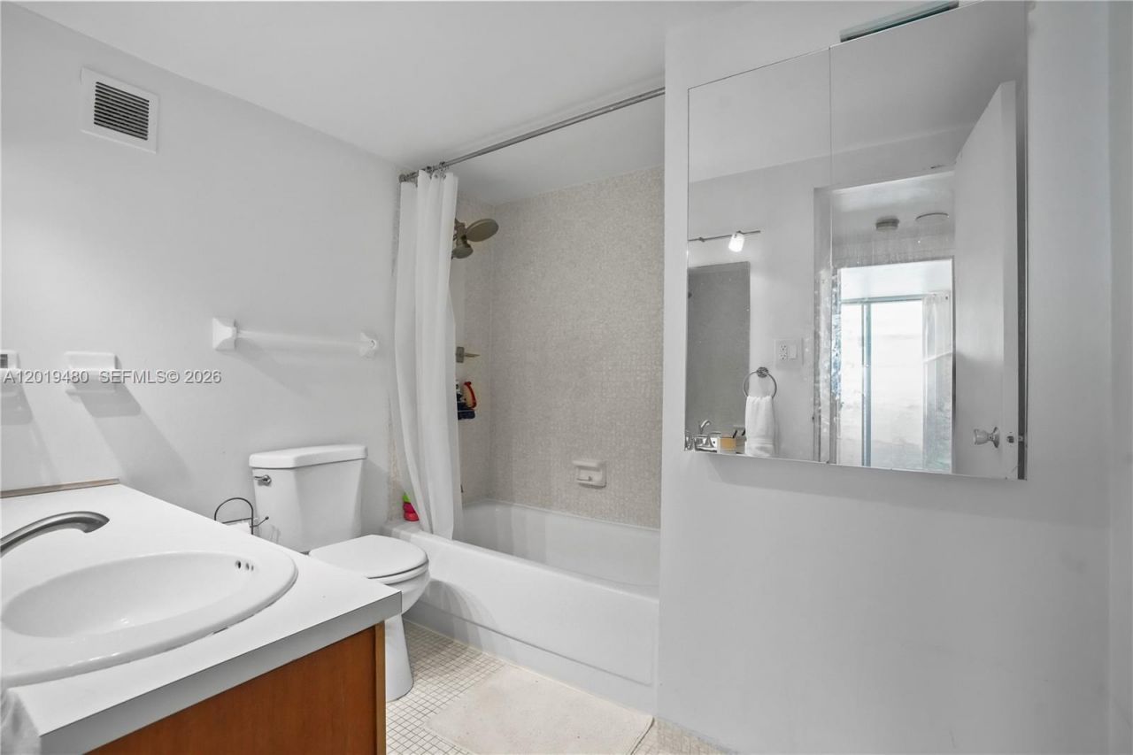 1200 West Ave, Unit 819, Miami Beach, FL 33139 Photo