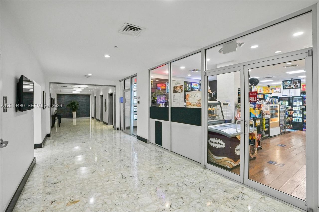 1200 West Ave, Unit 819, Miami Beach, FL 33139 Photo