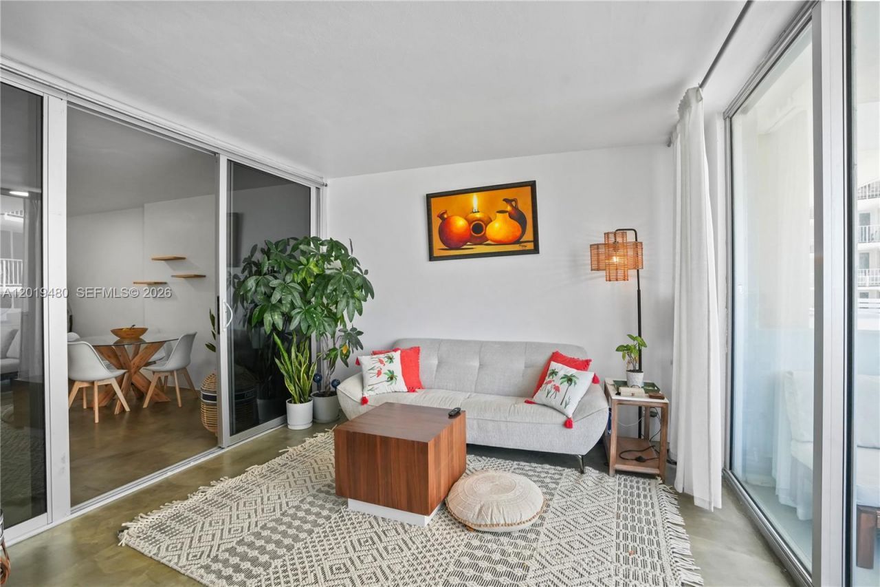 1200 West Ave, Unit 819, Miami Beach, FL 33139 Photo