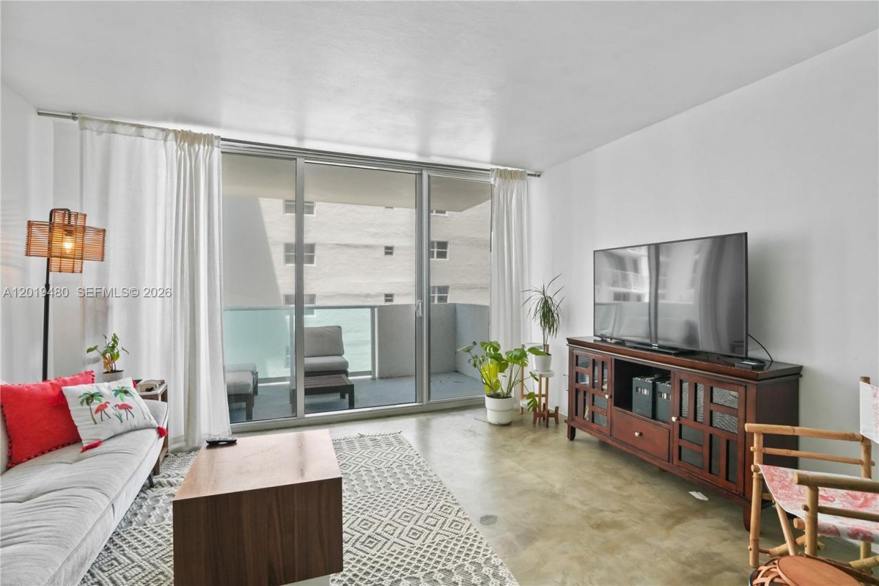1200 West Ave, Unit 819, Miami Beach, FL 33139 Photo