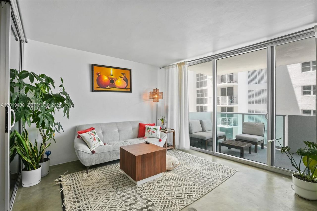 1200 West Ave, Unit 819, Miami Beach, FL 33139 Photo