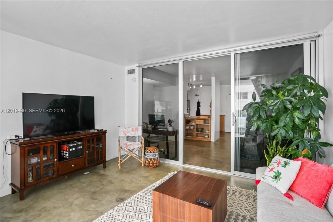 1200 West Ave, Unit 819, Miami Beach, FL 33139 Photo